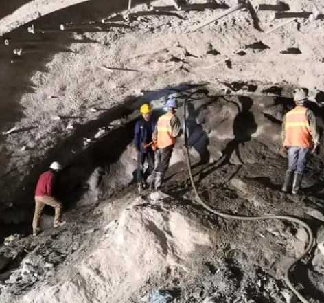 金东拱顶带模注浆料的施工流程及注意事项